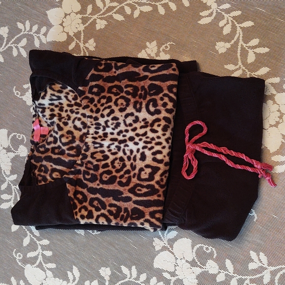 Betsey Johnson Leopard Print Fleece PJ's PS - Picture 1 of 14